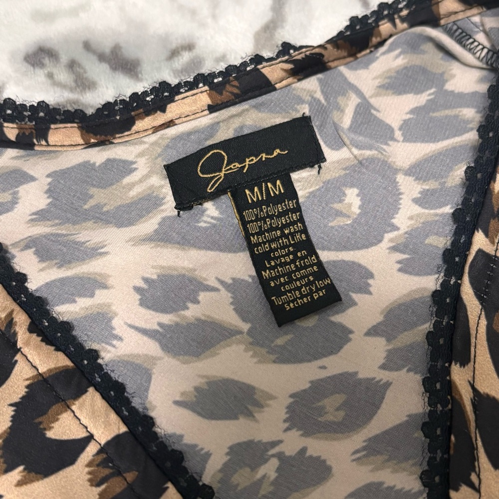 🐆LEOPARD TOP - Picture 2 of 3